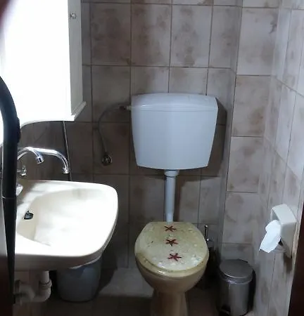 Zoes Polichni Apartment