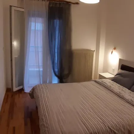 Zoes Polichni Apartment