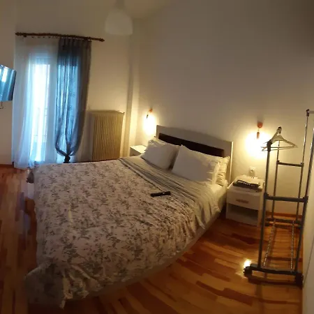 Zoes Polichni Apartment