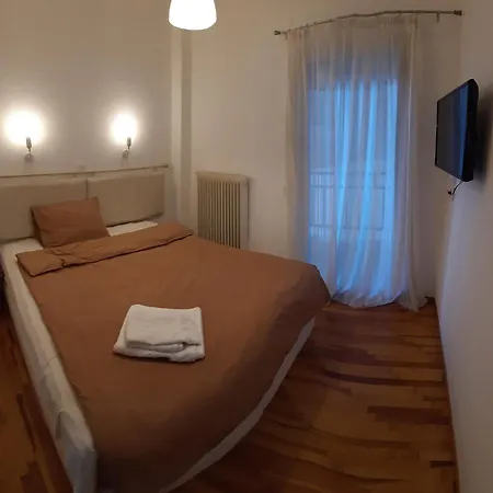 Zoes Polichni *