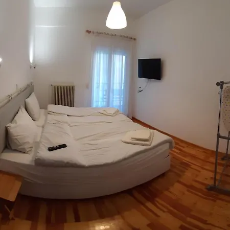 Zoes Polichni Apartment *