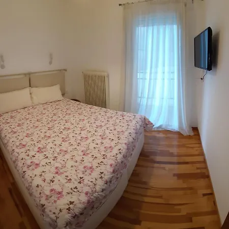 Apartment Zoes Polichni *